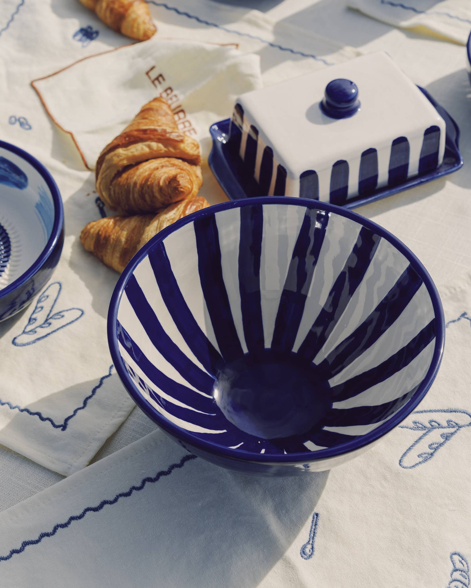 Artisanal Ceramic Serving Bowl – Blue & White / Costa Azul