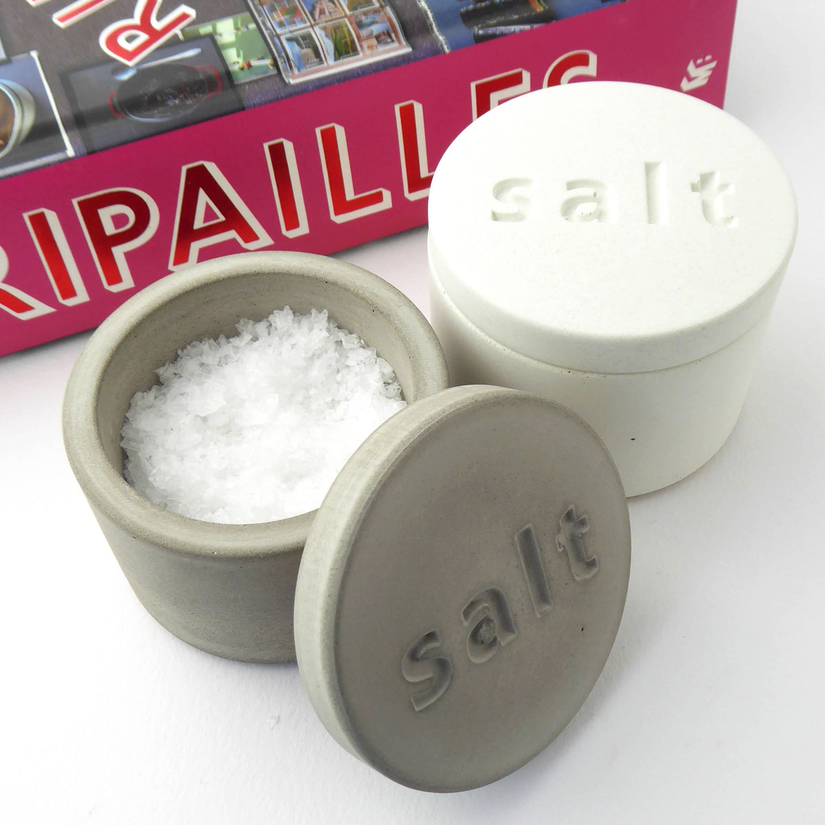 Concrete salt pot with engraved lid - natural grey or white