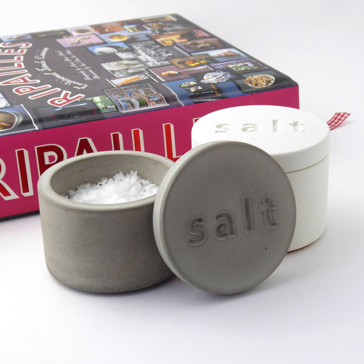 Concrete salt pot with engraved lid - natural grey or white
